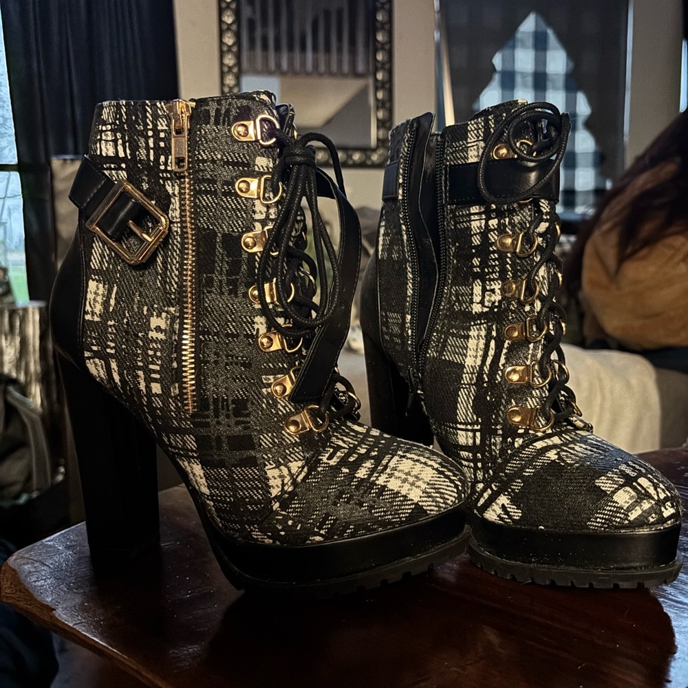 Shoe Dazzle Black and White Plaid Lace-Up Boots